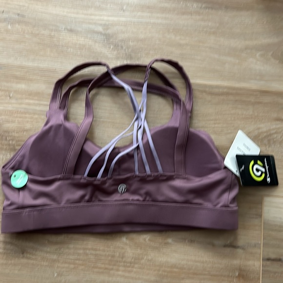 NWT Champion sports bra with crisscross back, medium Support - Picture 4 of 7